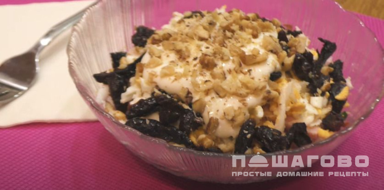 Салат с черносливом и говядиной