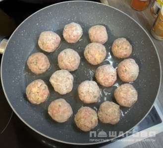 Фото приготовления рецепта: Митболы (Запеченные тефтели) без риса - шаг 3