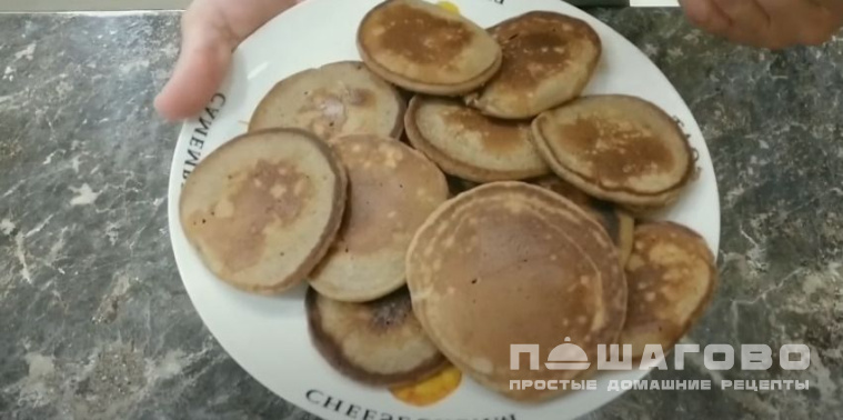 Овсяные оладьи с кленовым сиропом