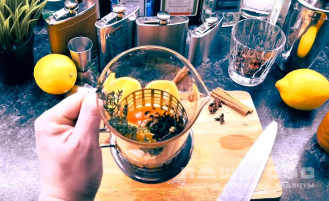 Фото приготовления рецепта: Облепиховый чай с медом - шаг 5