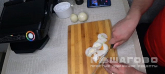 Фото приготовления рецепта: Жареная плотва на сковороде - шаг 2