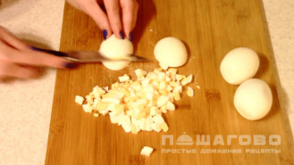 Фото приготовления рецепта: Тарталетки с рыбным салатом - шаг 1