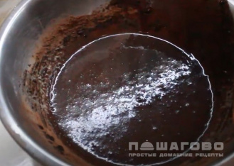 Фото приготовления рецепта: Домашнее нарезное шоколадное пирожное - шаг 1