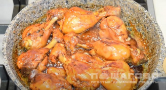 Фото приготовления рецепта: Куриные ножки в соево-медовом соусе - шаг 4
