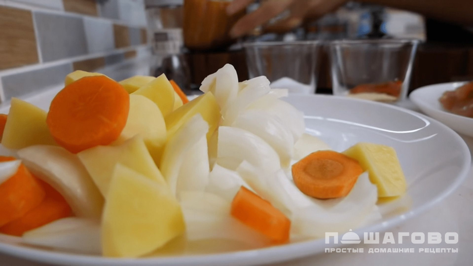 Фото приготовления рецепта: Тыквенный суп пюре с курицей - шаг 2