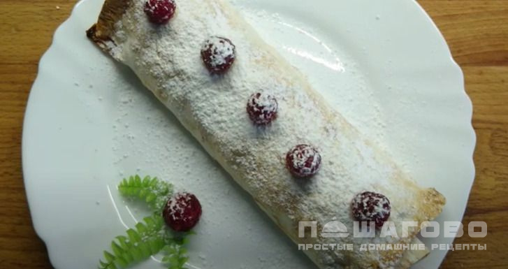 Рулет из лаваша с творогом и малиной