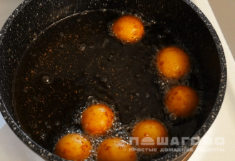 Фото приготовления рецепта: Картофельные пончики - шаг 3
