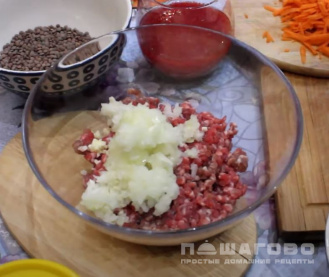 Фото приготовления рецепта: Чечевичный суп с фрикадельками - шаг 2