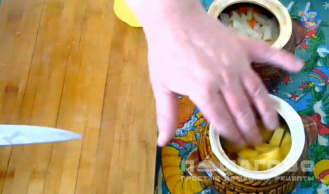 Фото приготовления рецепта: Куриный суп в горшочке в духовке - шаг 2