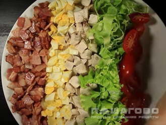 Фото приготовления рецепта: Кобб салат (Cobb Salad) - шаг 9