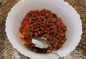 Фото приготовления рецепта: Салат с говядиной и фасолью - шаг 3
