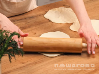 Фото приготовления рецепта: Грузинский хачапури с сыром классический рецепт - шаг 5