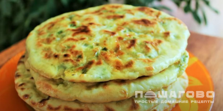 Лепёшки с сыром и зеленью жареные на сковороде
