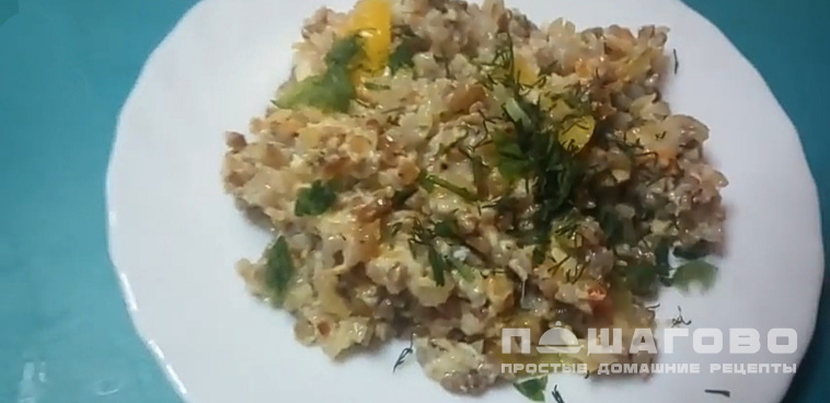 Гречневая каша с сыром и овощами