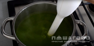 Фото приготовления рецепта: Легкий суп-пюре из шпината - шаг 11
