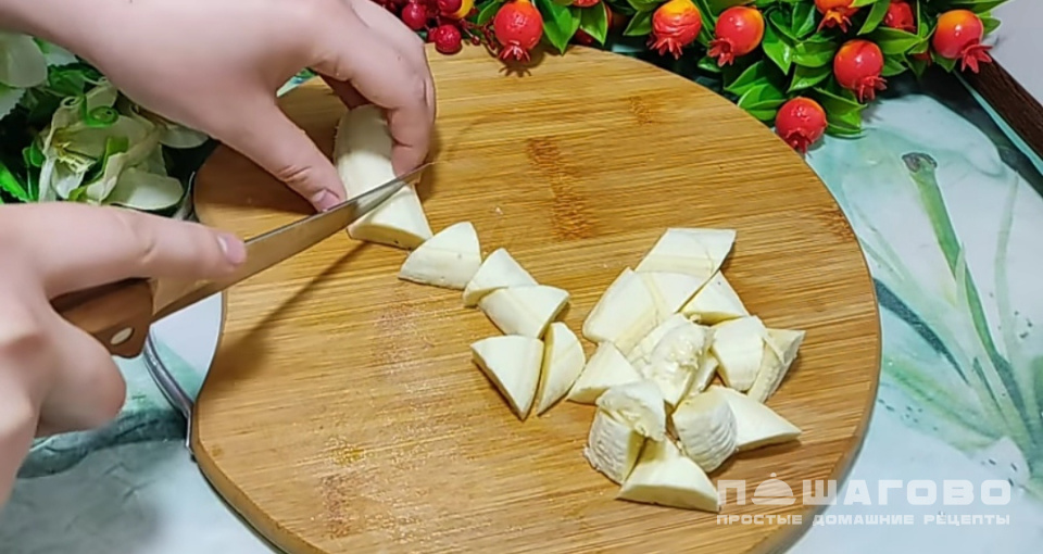 Фото приготовления рецепта: Фруктовый салат с йогуртом - шаг 1
