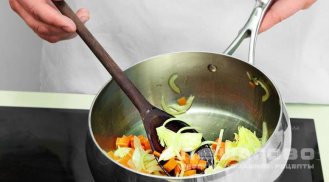 Фото приготовления рецепта: Суп итальянский с мелкой пастой - шаг 2