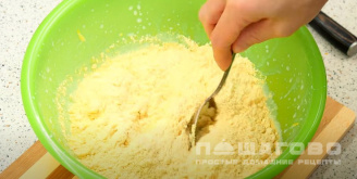 Фото приготовления рецепта: Лимонные панкейки на кефире с шоколадной начинкой - шаг 7
