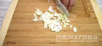 Фото приготовления рецепта: Картофельная запеканка с фаршем в духовке - шаг 2