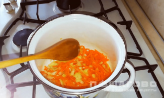 Фото приготовления рецепта: Суп с фасолью консервированной в томатном соусе - шаг 1