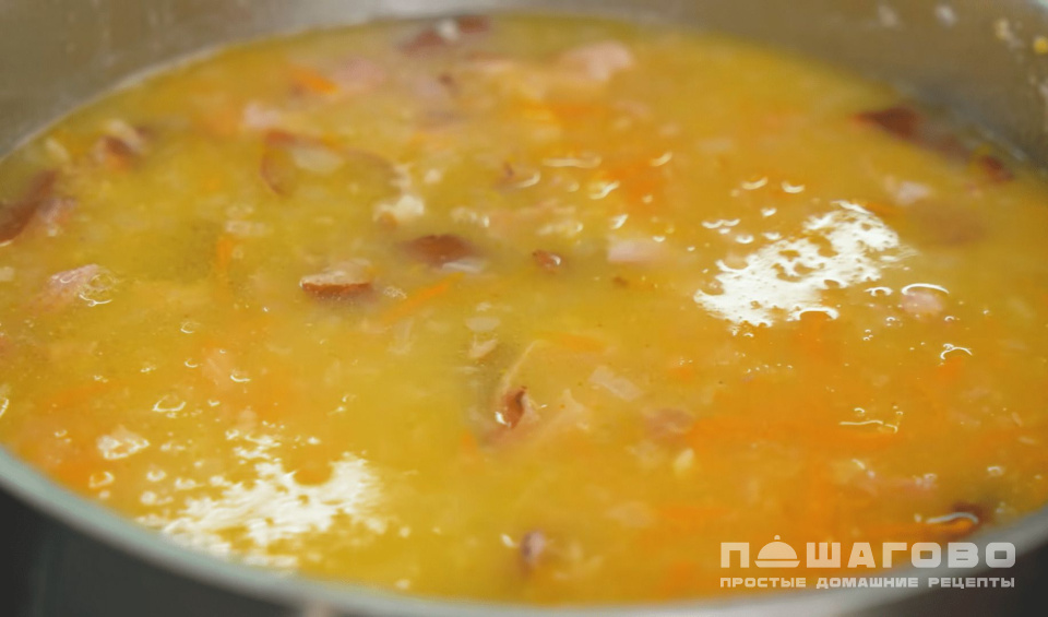 Фото приготовления рецепта: Густой гороховый суп с курицей - шаг 4