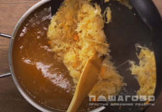 Фото приготовления рецепта: Суп из квашеной капусты с мясом - шаг 11