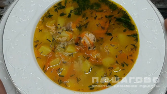 Фото приготовления рецепта: Суп рыбный из консервов горбуши - шаг 5