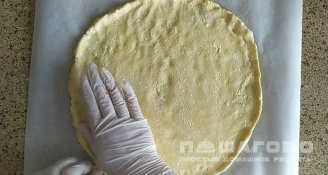 Фото приготовления рецепта: Куриная пицца ПП на творожном тесте - шаг 6