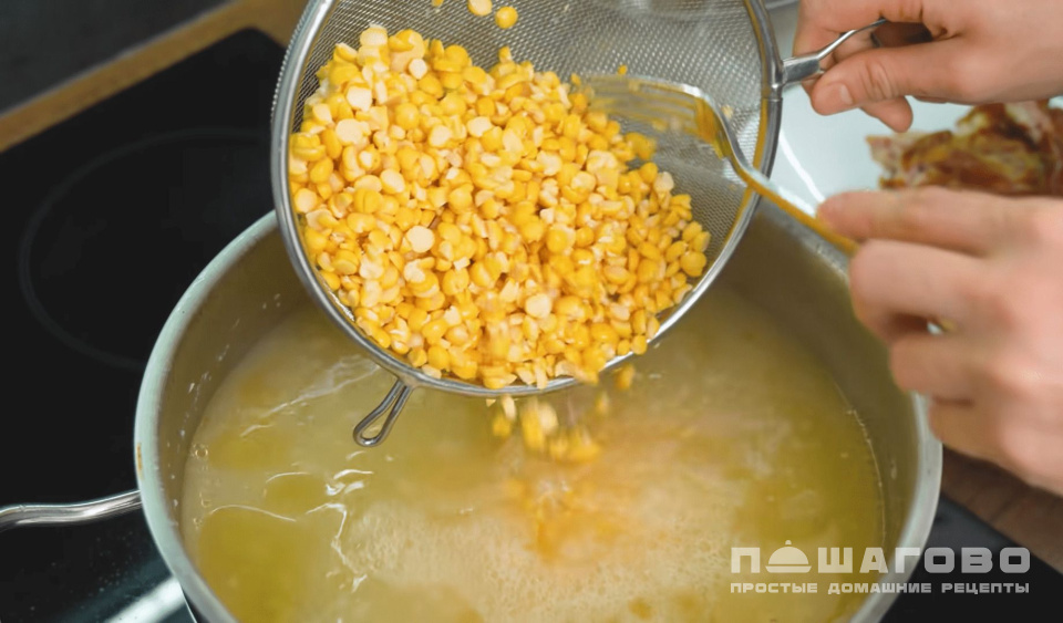 Фото приготовления рецепта: Густой гороховый суп с курицей - шаг 2