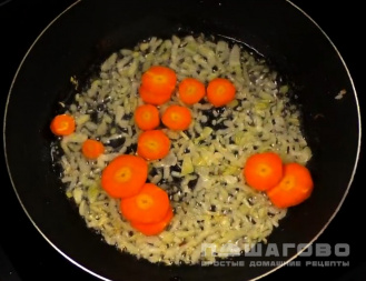 Фото приготовления рецепта: Щи из свежей капусты с мясом - шаг 4