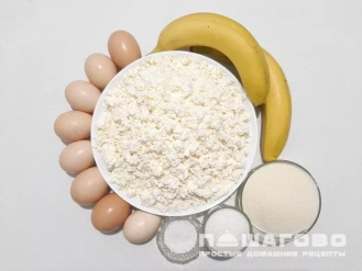 Фото приготовления рецепта: Творожная запеканка с бананом в духовке - шаг 1
