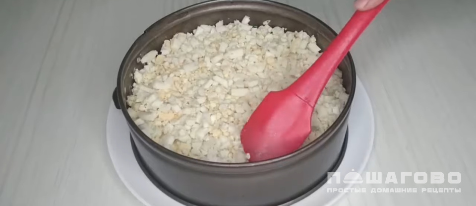 Фото приготовления рецепта: Салат с ананасами и куриной грудкой - шаг 5
