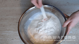 Фото приготовления рецепта: Чизкейк без выпечки с творогом и печеньем - шаг 5
