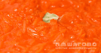 Фото приготовления рецепта: Рыба под маринадом из моркови и лука - шаг 4