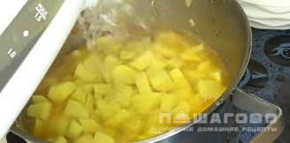 Фото приготовления рецепта: Суп с болгарским перцем и помидорами - шаг 7