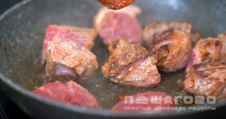 Фото приготовления рецепта: Томленая говядина с овощами - шаг 6