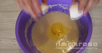 Фото приготовления рецепта: Торт манник классический на кефире - шаг 3