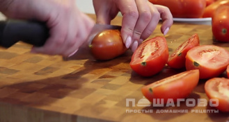 Фото приготовления рецепта: Заливные помидоры - шаг 1