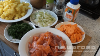 Фото приготовления рецепта: Рыбный суп со сливками - шаг 2