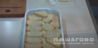 Фото приготовления рецепта: Яблочный пудинг с сухарями - шаг 3