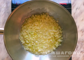 Фото приготовления рецепта: Рийет из скумбрии горячего копчения и творожного сыра - шаг 2