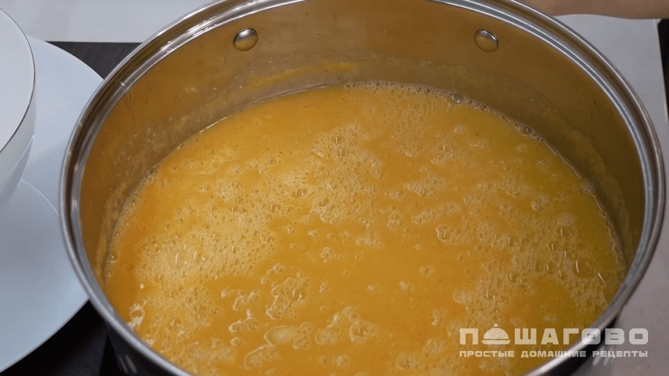 Фото приготовления рецепта: Тыквенный суп пюре с курицей - шаг 5
