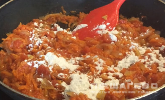 Фото приготовления рецепта: Говяжьи котлеты с томатным соусом - шаг 6