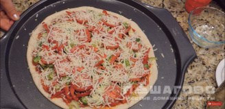Фото приготовления рецепта: Пицца с овощами - шаг 7