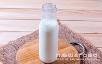 Фото приготовления рецепта: Лепешки на кислом молоке - шаг 1