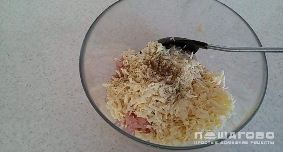 Фото приготовления рецепта: Рубленый шницель из курицы - шаг 2