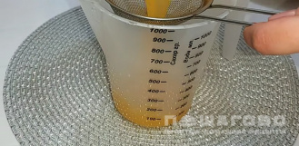 Фото приготовления рецепта: Апельсиновое желе с соком лимона - шаг 4