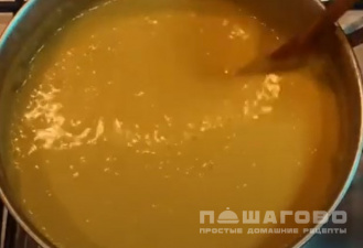 Фото приготовления рецепта: Гороховый крем-суп с чесночными гренками - шаг 5