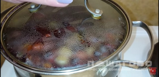 Фото приготовления рецепта: Компот из замороженных ягод - шаг 3