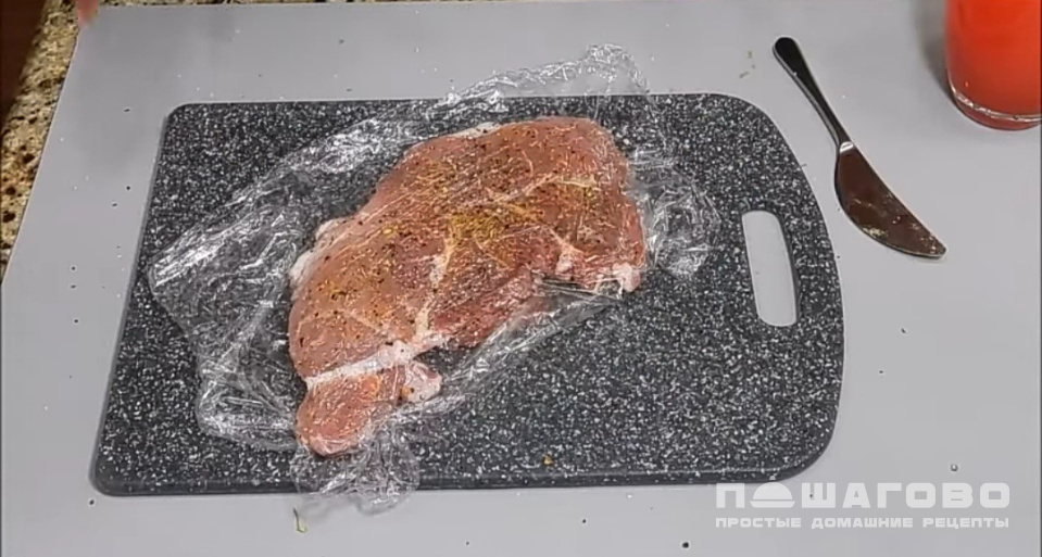 Фото приготовления рецепта: Мясо по-французски на сковороде - шаг 3